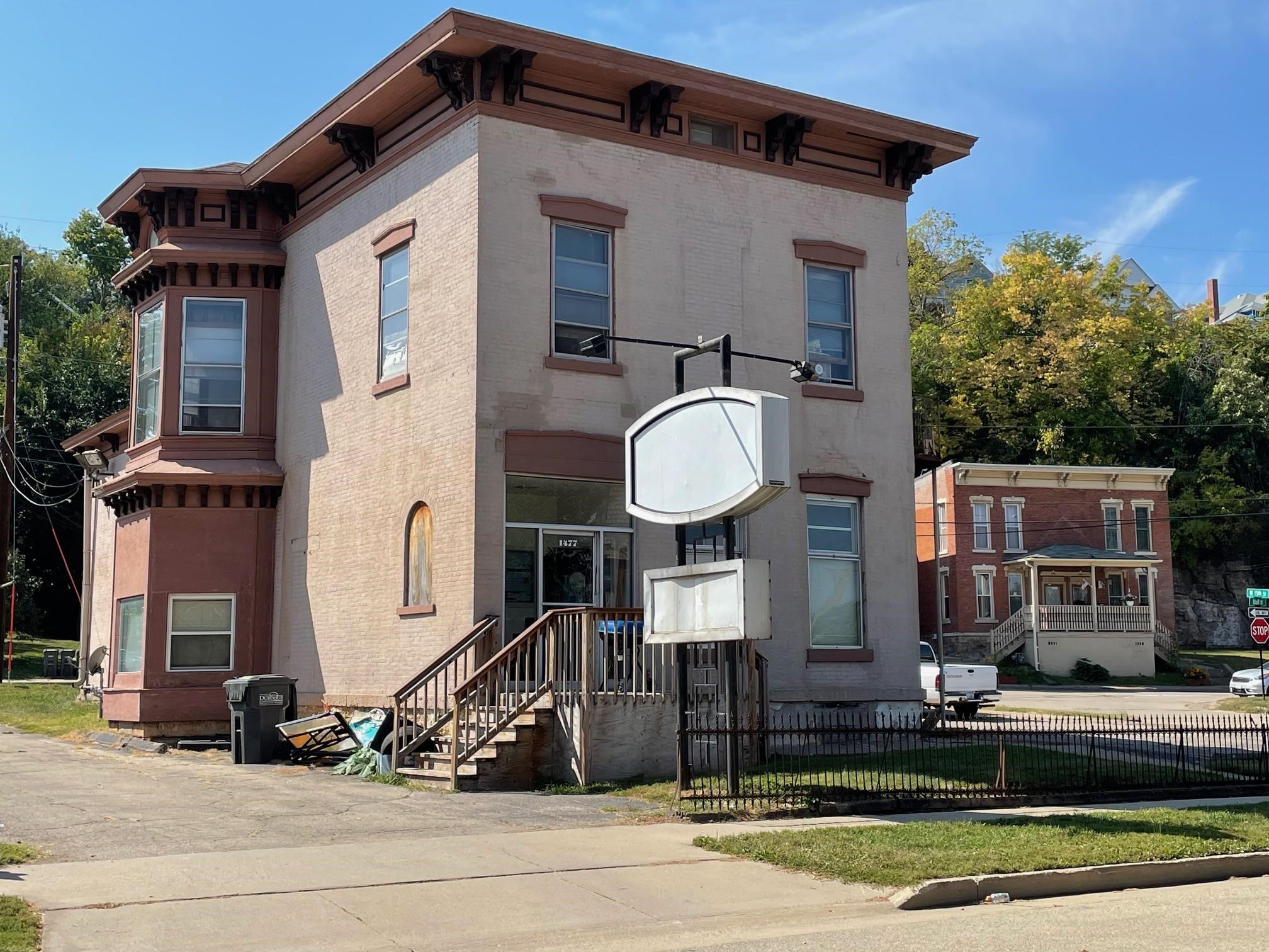 1477 Locust Street
