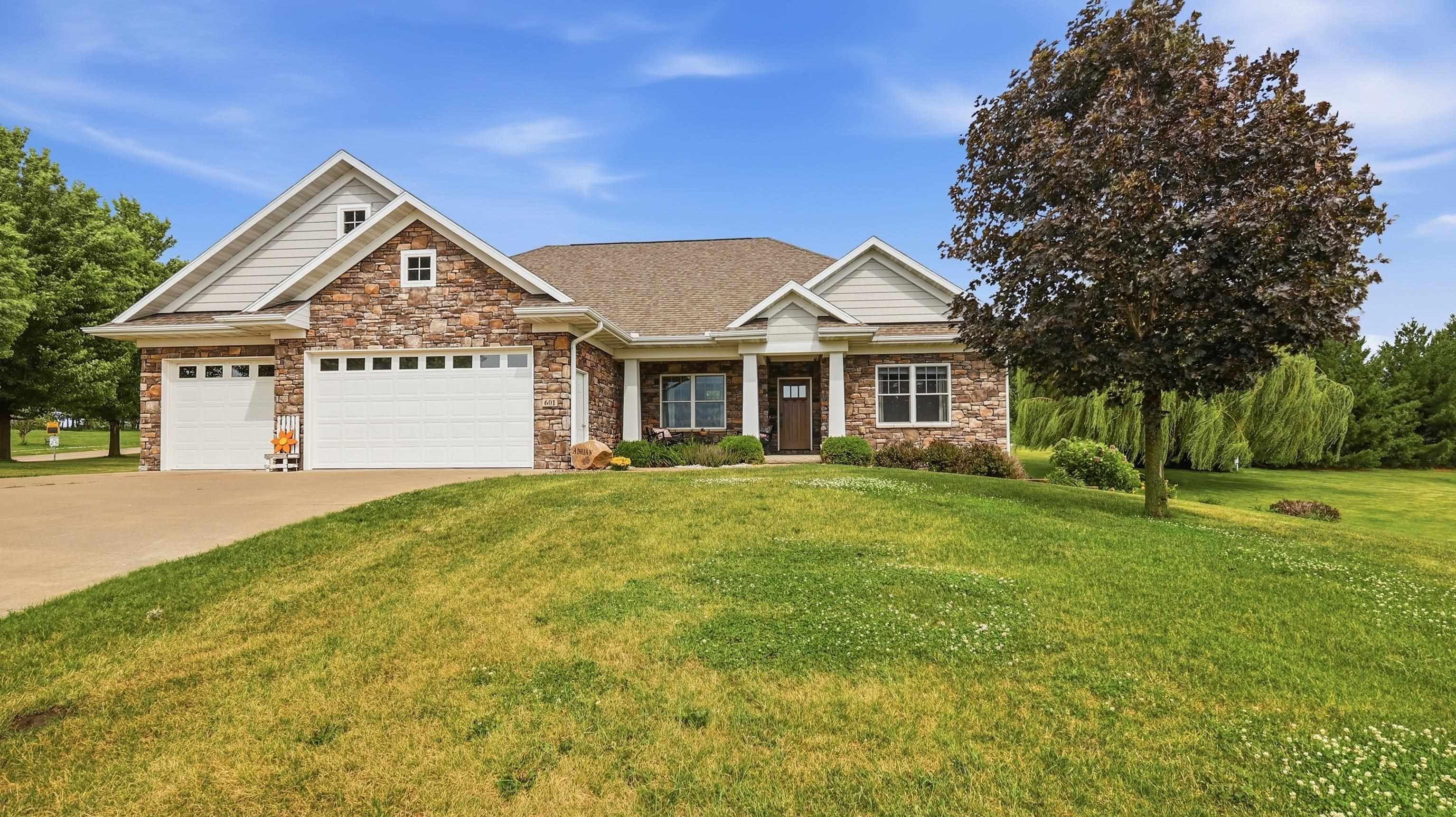 601 W Farmland Drive