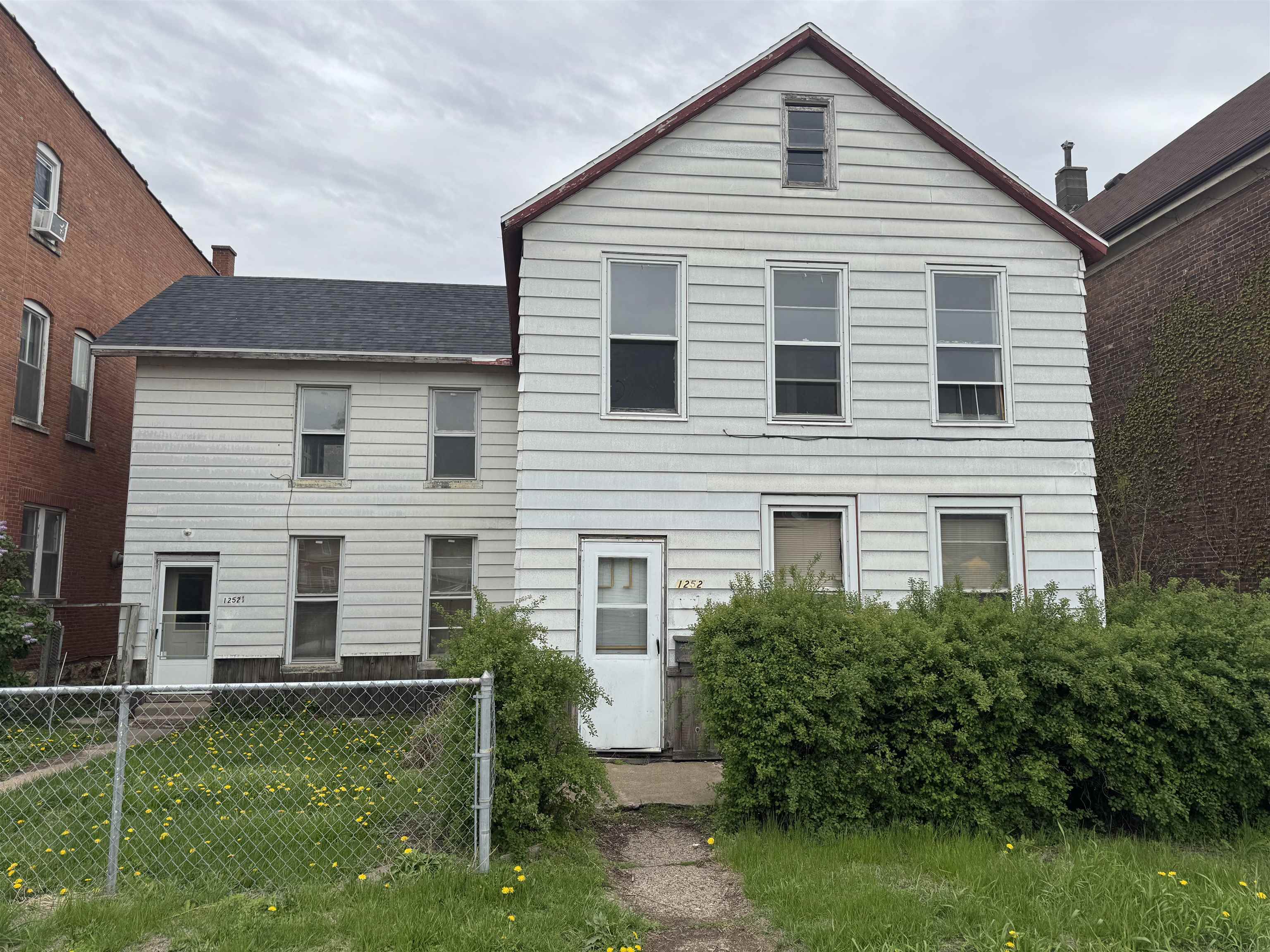 1252 White Street