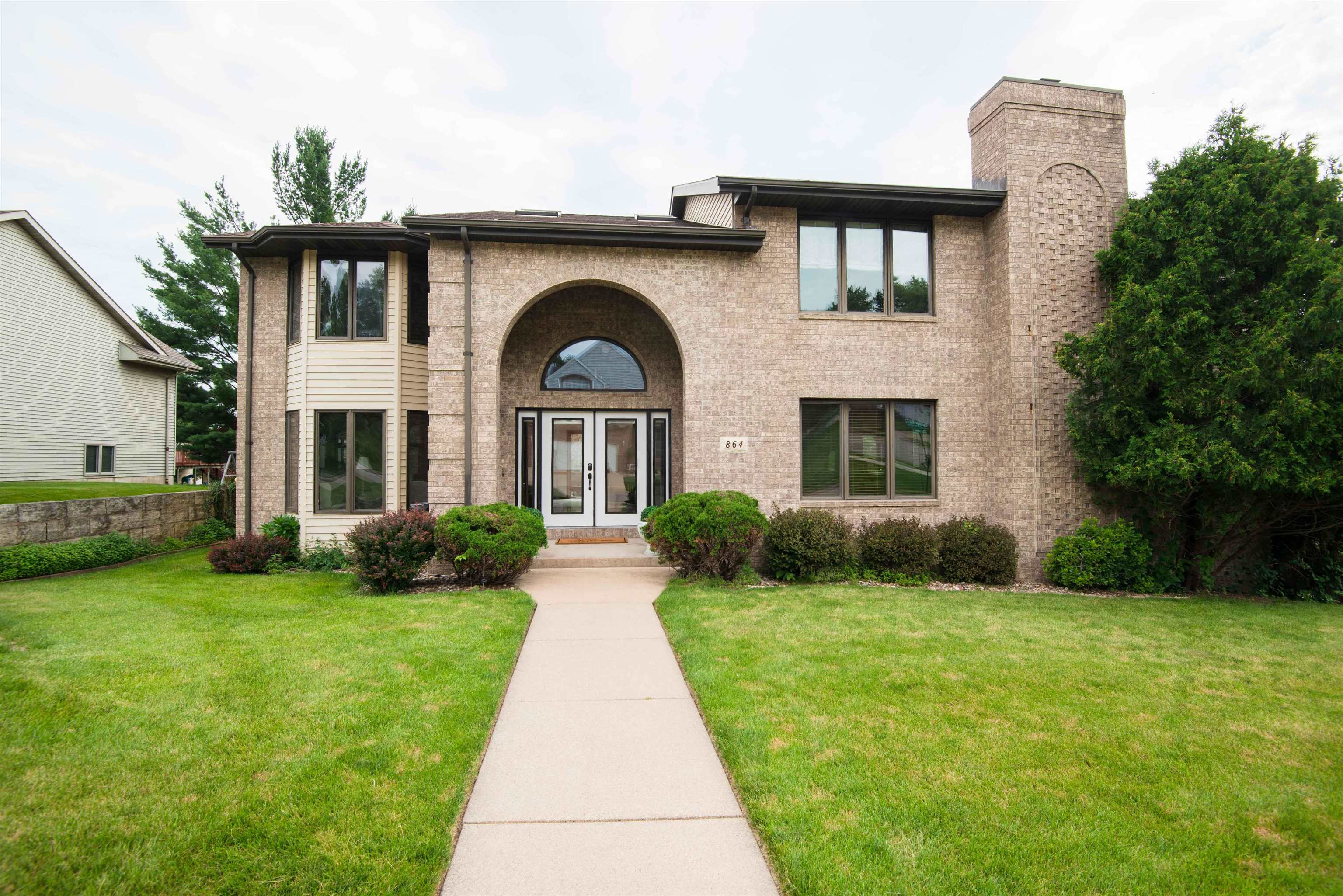 864 Carriage Hill Court