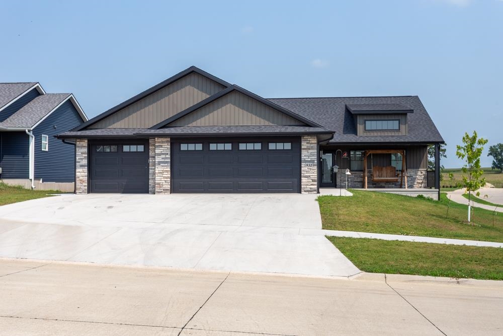 932 Red Oak Street