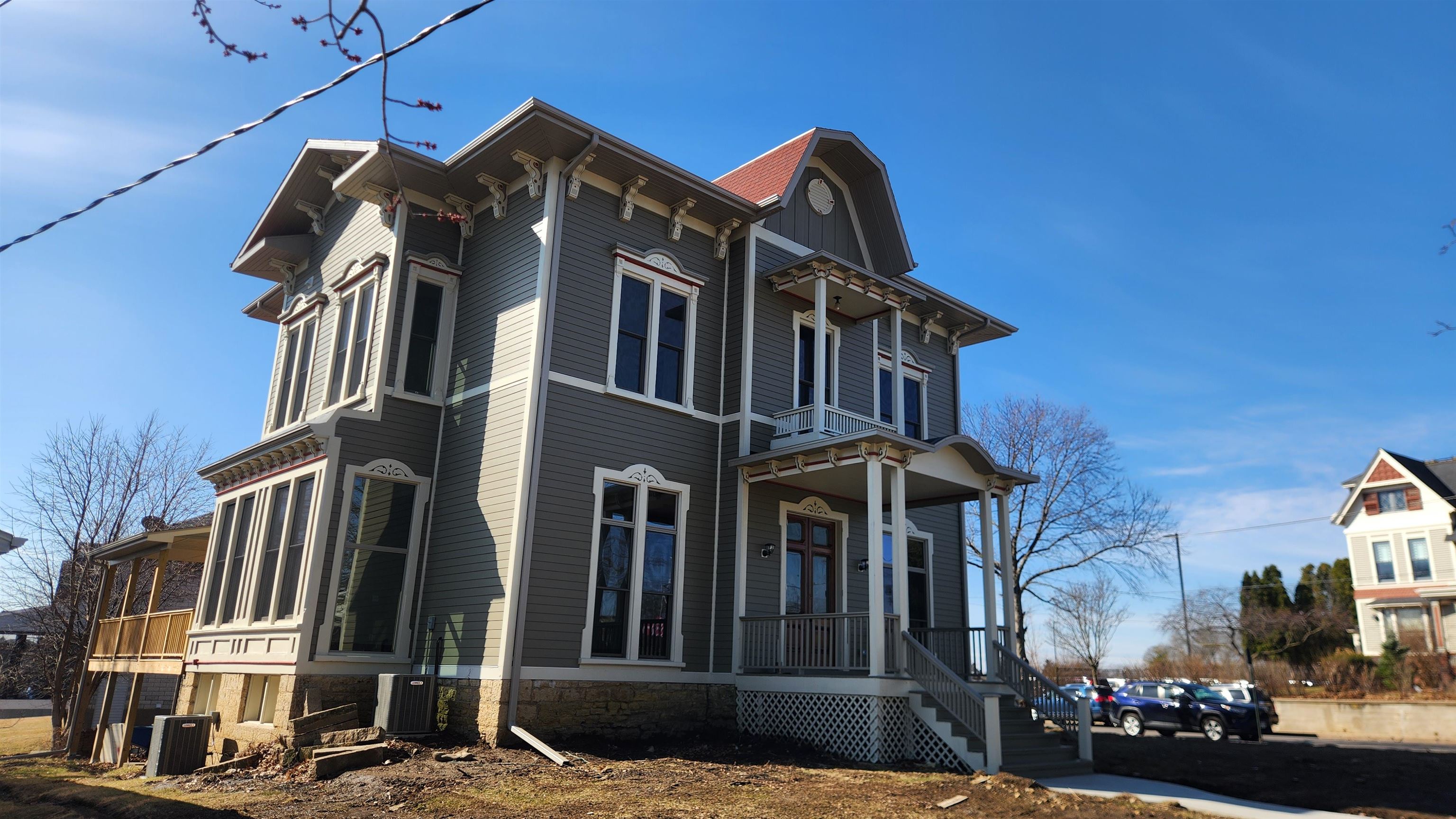 890 W 3rd Street