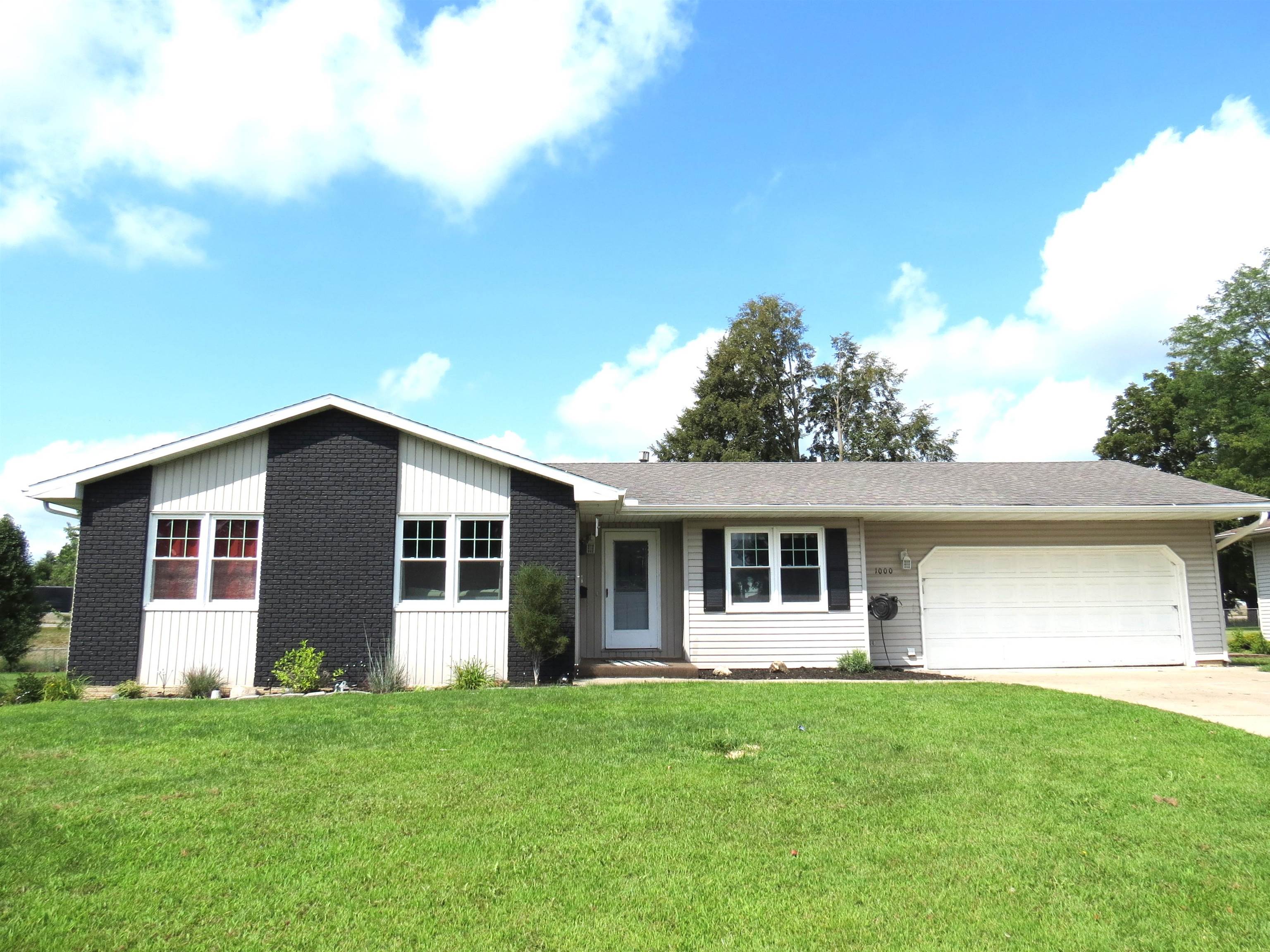 1000 W Farmland Drive