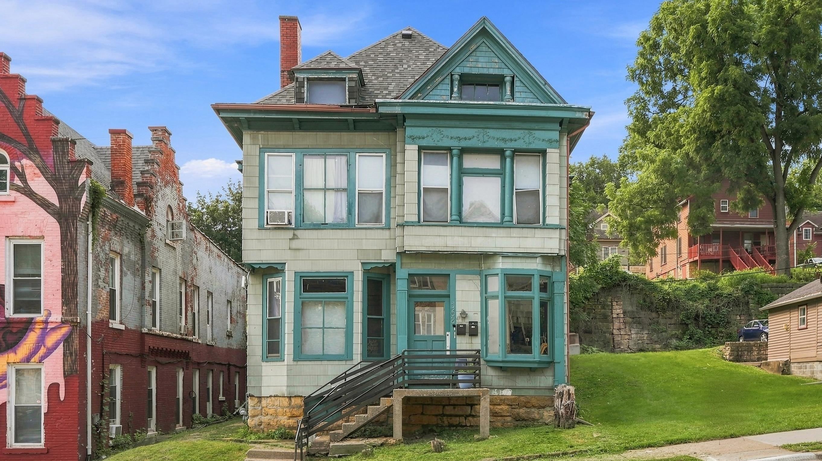 568 Loras Boulevard